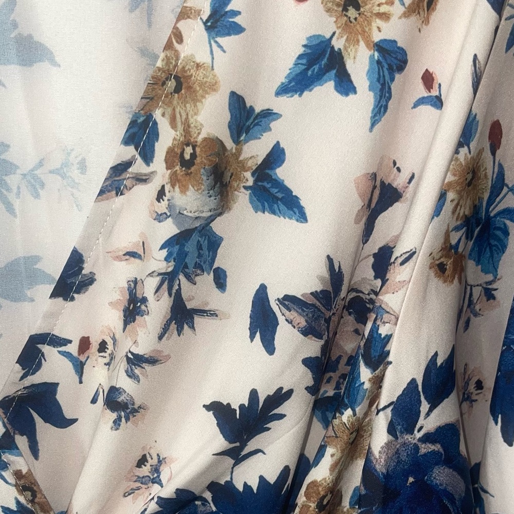 SHEIN Blue and Tan Floral Romper with Flutter Sleeves in Size XL - Picture 8 of 12